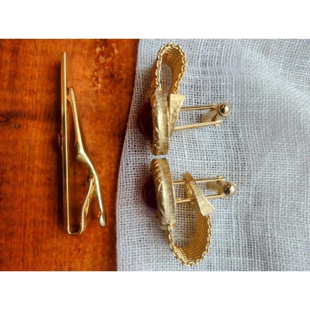 Vintage Gold Tone Mesh Wrap Cufflinks and Tie Bar Set Burgundy Red Cabochon
